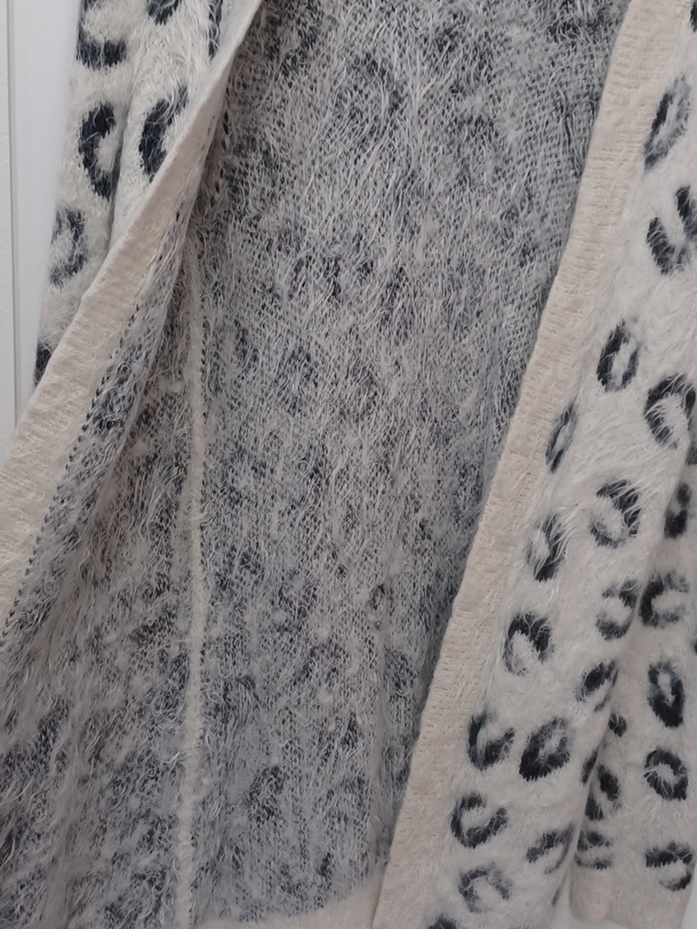 Soft Animal Print Leopard Spot Eyelash Fuzzy Cardigan Sweater Medium - Picture 5 of 6